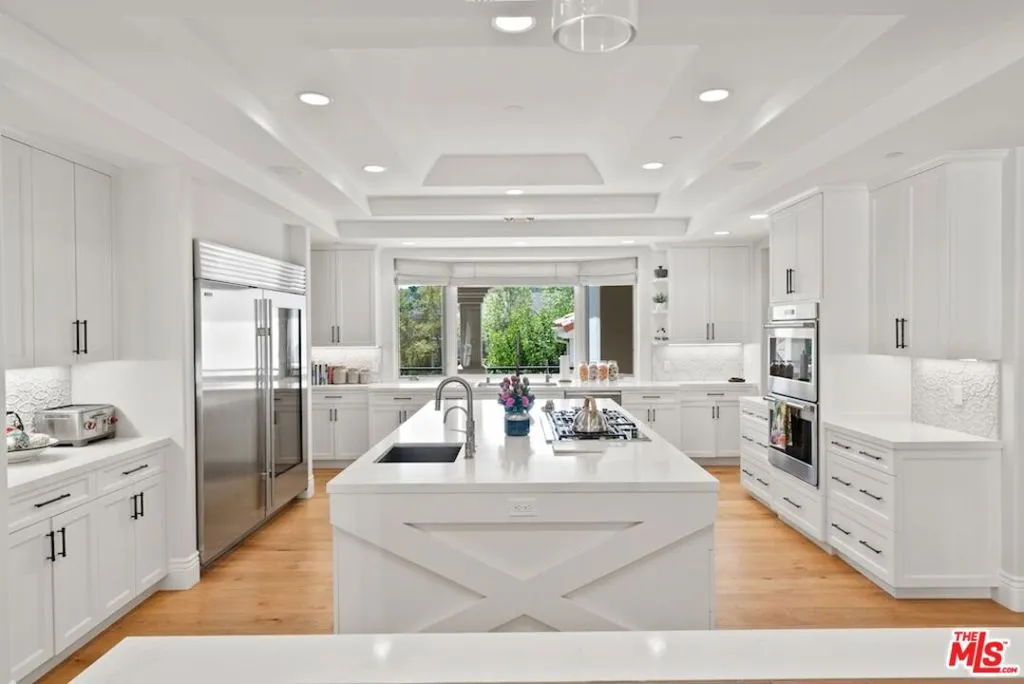 Calabasas, California 91302, United States, 6 Bedrooms Bedrooms, ,9 BathroomsBathrooms,Residential,Active,177043