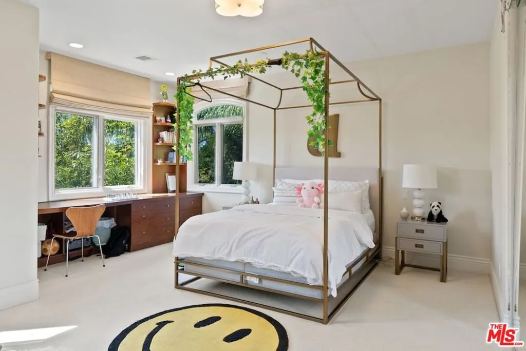 Calabasas, California 91302, United States, 6 Bedrooms Bedrooms, ,9 BathroomsBathrooms,Residential,Active,177043