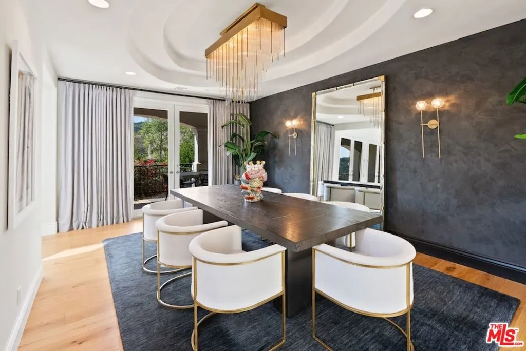 Calabasas, California 91302, United States, 6 Bedrooms Bedrooms, ,9 BathroomsBathrooms,Residential,Active,177043