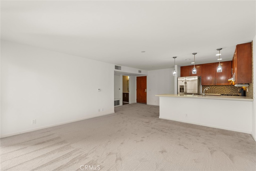 4702 Fulton Avenue 202