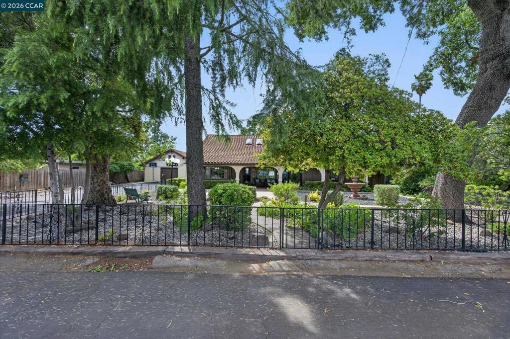 1675 Garnet Ln