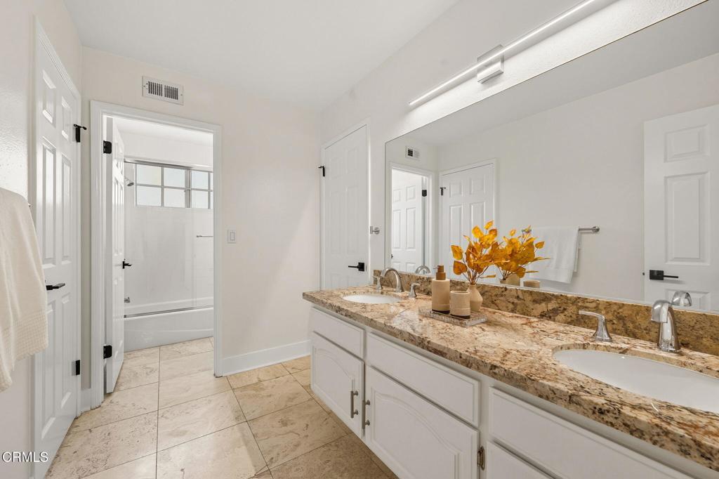 Oakcreek Village-879 - Residential