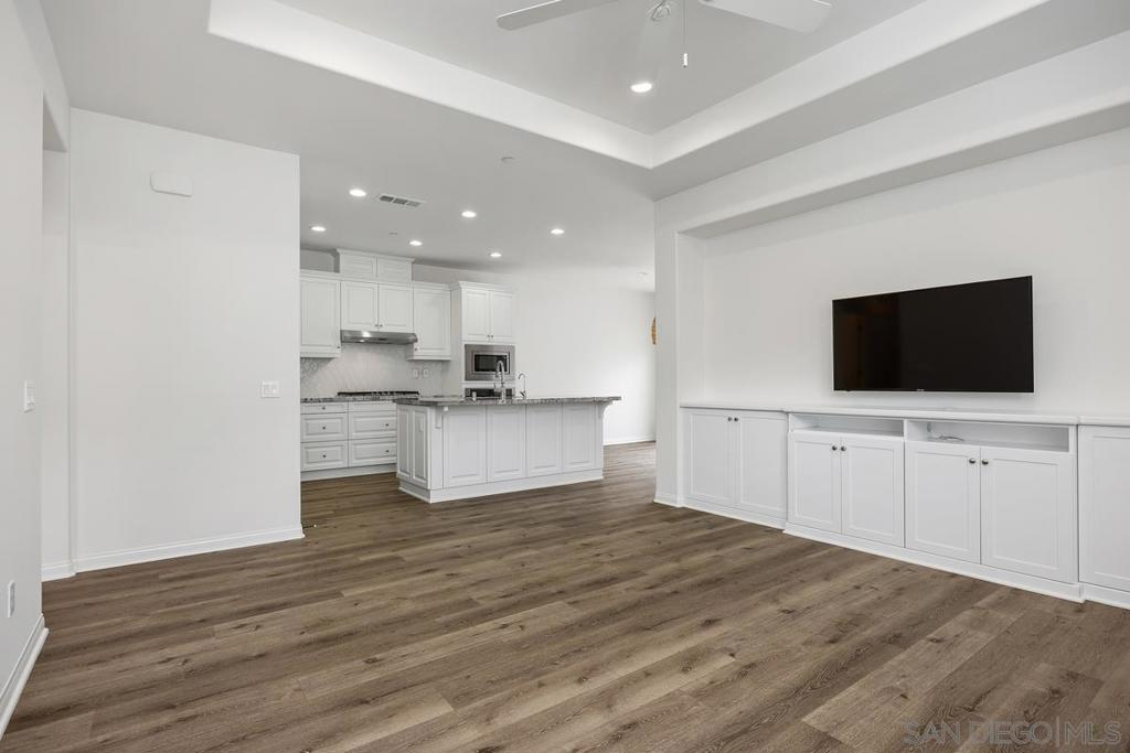 8169 Auberge Cir