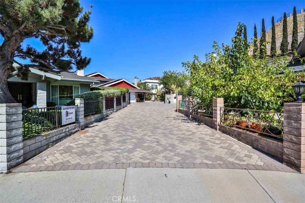 Photo of 3003 Mesa Verde Drive, Burbank, CA 91504 (MLS # BB25217837)