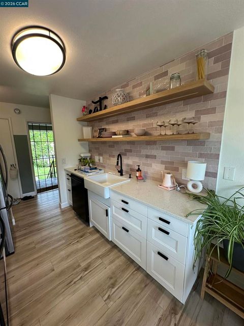 Photo of 825 Oak Grove Rd Rd #30, Concord, CA 94518 (MLS # 41132595)