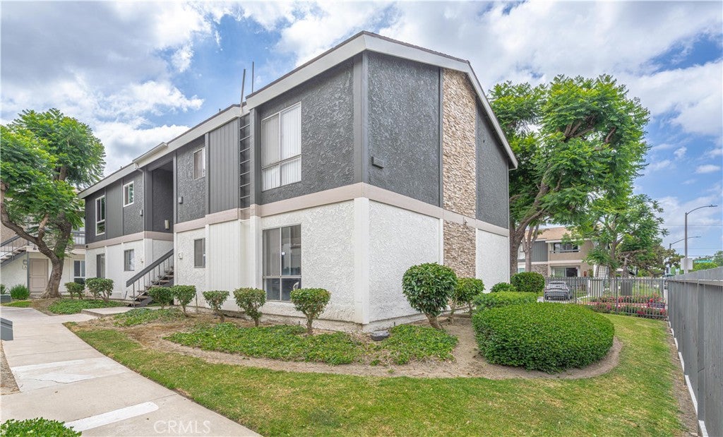 2803 S Fairview ST