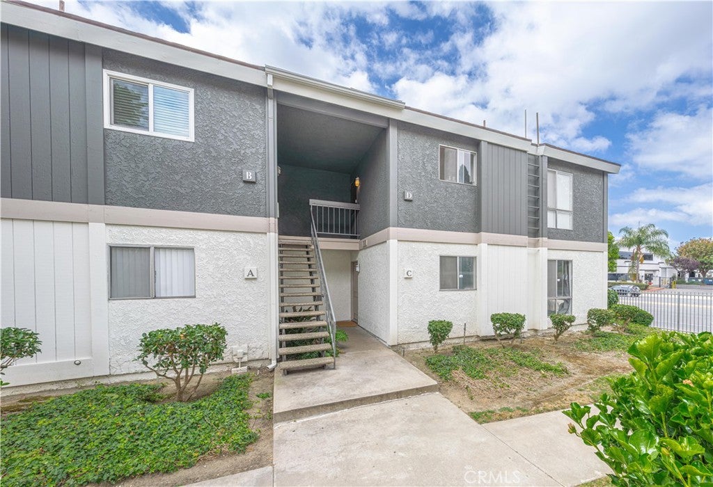 2803 S Fairview ST C, Santa Ana CA 92704