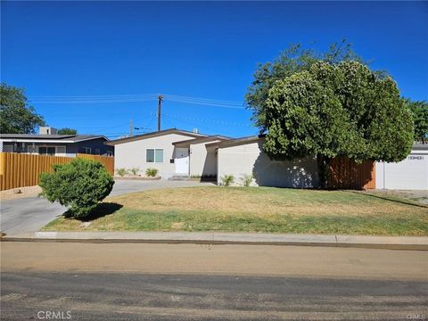 Photo of 44027 Heaton Avenue, Lancaster, CA 93534 (MLS # CV26093470)