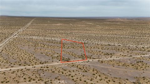 Photo of 725 Desert Flower Road, Adelanto, CA 92301 (MLS # HD26069673)