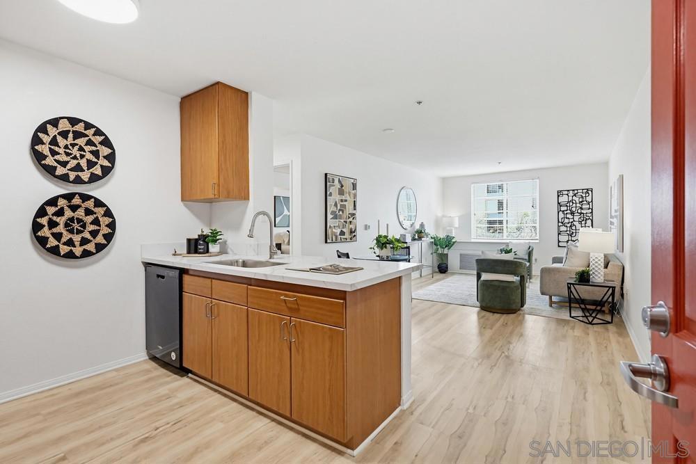 1435 India St 406