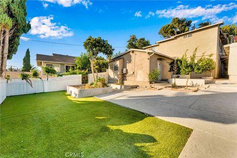 Photo of 1925 Berkeley Ave, Echo Park, CA 90026 (MLS # CV25231207)