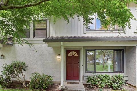 Photo of 4970 Flat Rock Circle, San Jose, CA 95136 (MLS # ML82043009)