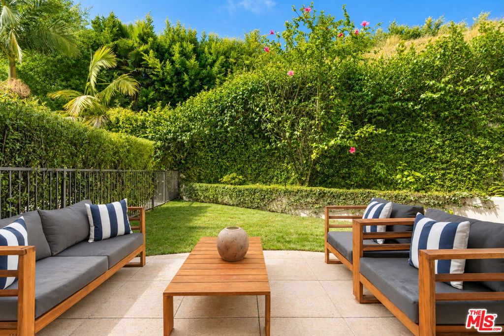23963 De Ville Way, Malibu CA 90265
