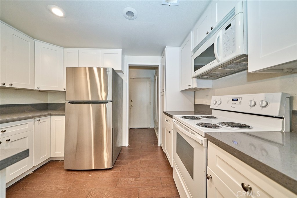 380 Deerfield, Irvine CA 92606 - Photo 16