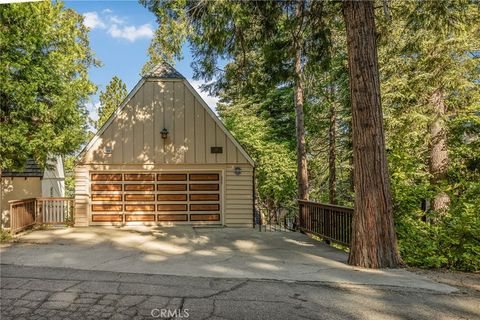 Photo of 292 John Muir Road, Lake Arrowhead, CA 92352 (MLS # IG26117769)