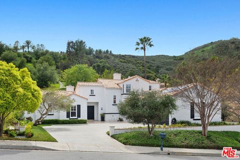 Photo of 3467 Malaga Court, Calabasas, CA 91302 (MLS # 25602255)