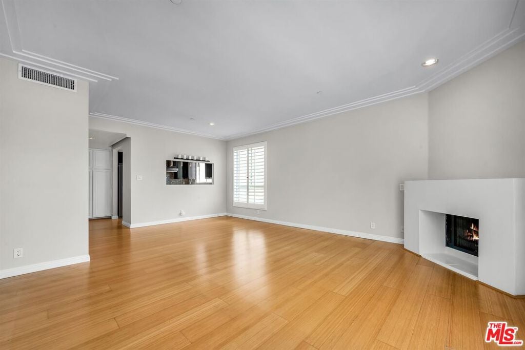 117 S Clark Drive 305