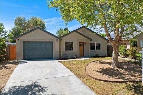 Photo of 46 Lone Oak Way, Templeton, CA 93465 (MLS # SC26068416)