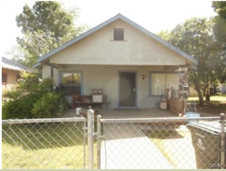 Take a look at the numbers on this one... Fully rented with good cash flow. 4 units with a detached garage and patio area, conveniently located.
Main house is a 2 bed room, 1 bath. There is also a triplex with 1 bedroom/1 bathroom units. Large .25 acre lot with fencing
