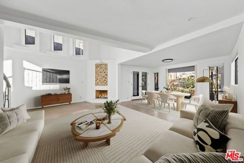 Photo of 2316 Strongs Drive, Venice, CA 90291 (MLS # 25627445)