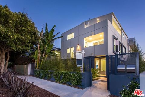 Photo of 613 6TH Avenue, Venice, CA 90291 (MLS # 26676721)