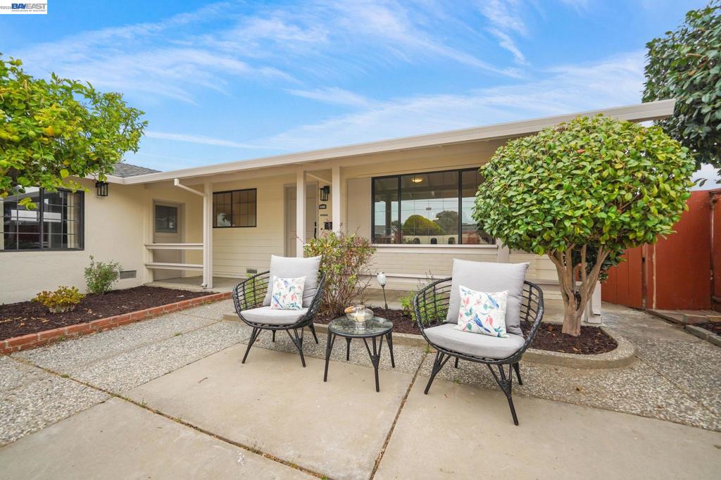 5470 Fernwood Dr