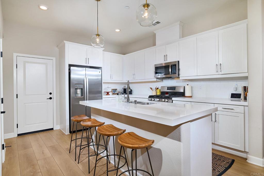 1065 Delpy View