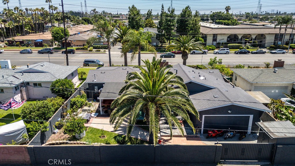 2631 W Cerritos