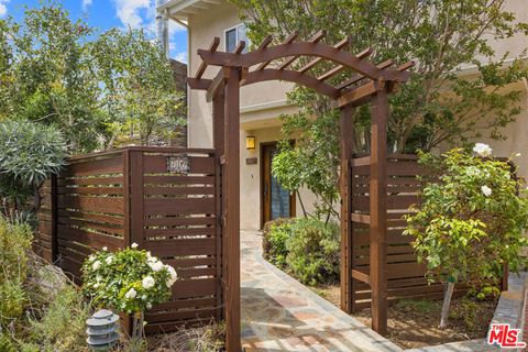 Photo of 907 Las Pulgas Road, Pacific Palisades, CA 90272 (MLS # 26649141)