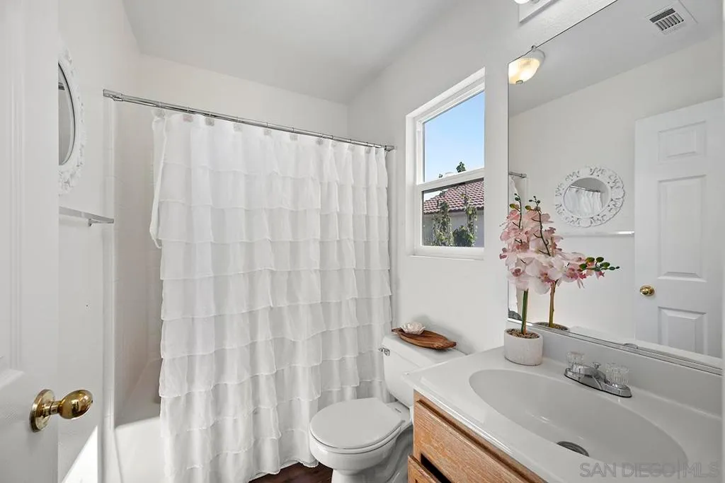 Chula Vista, California 91910, United States, 3 Bedrooms Bedrooms, ,3 BathroomsBathrooms,Residential,Active,173638