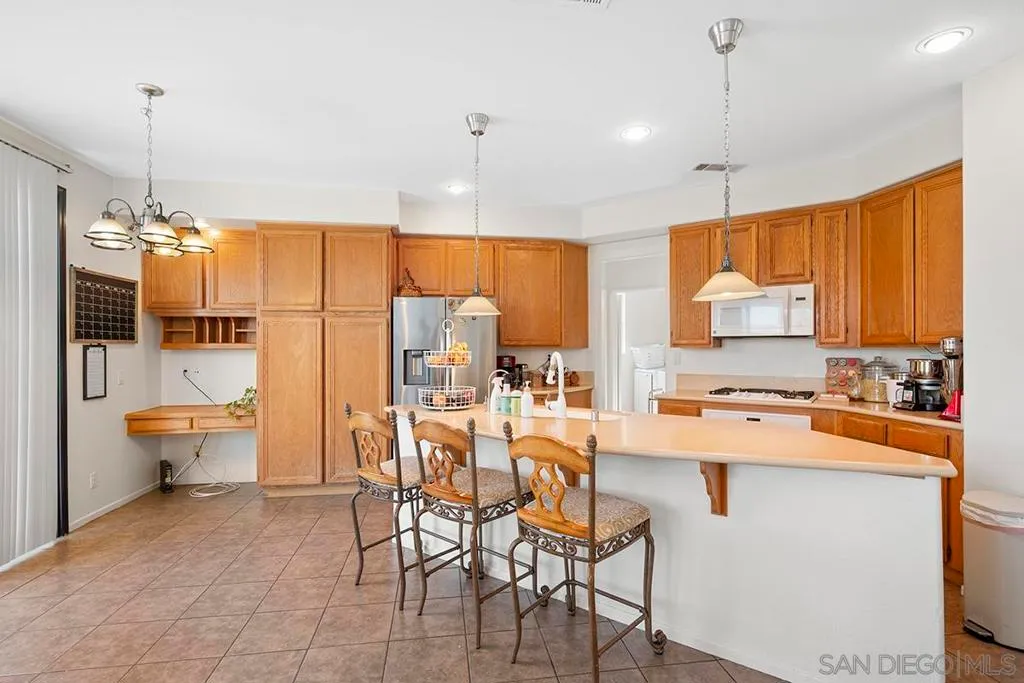 Chula Vista, California 91910, United States, 3 Bedrooms Bedrooms, ,3 BathroomsBathrooms,Residential,Active,173638