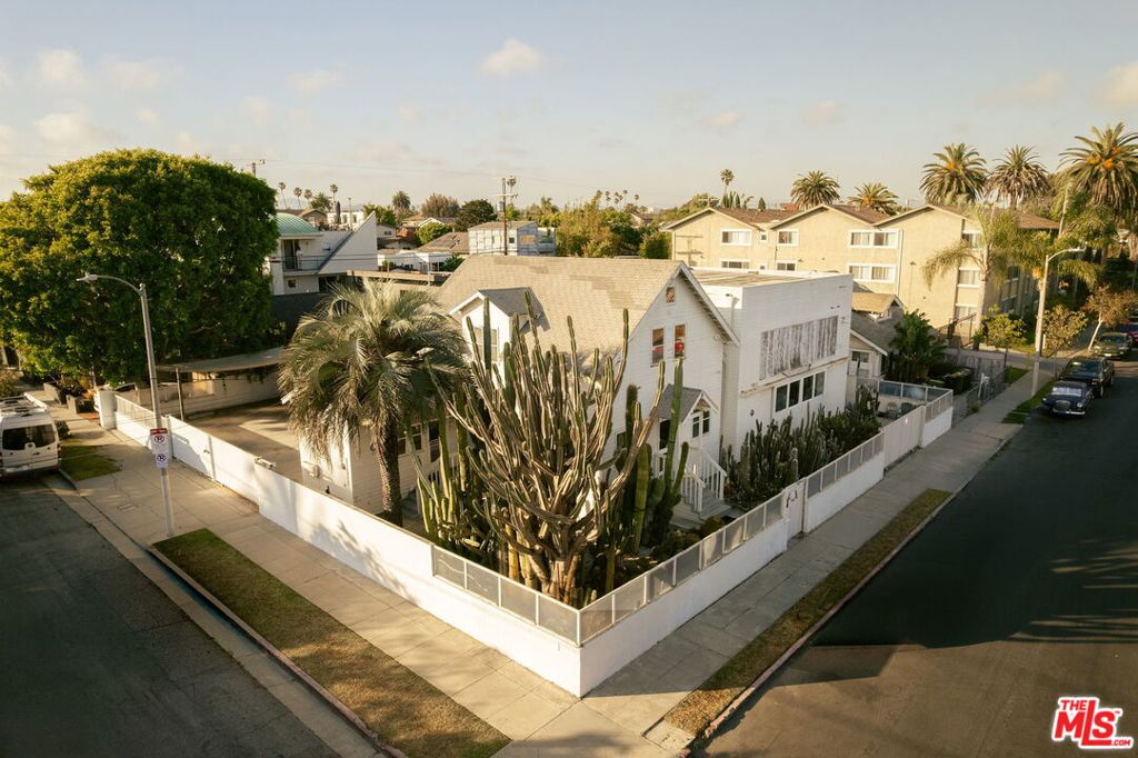 405 Broadway Street