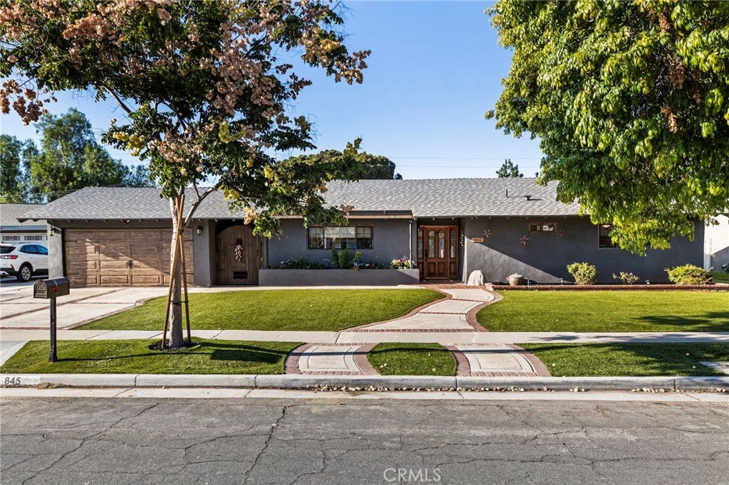 845 W Hacienda