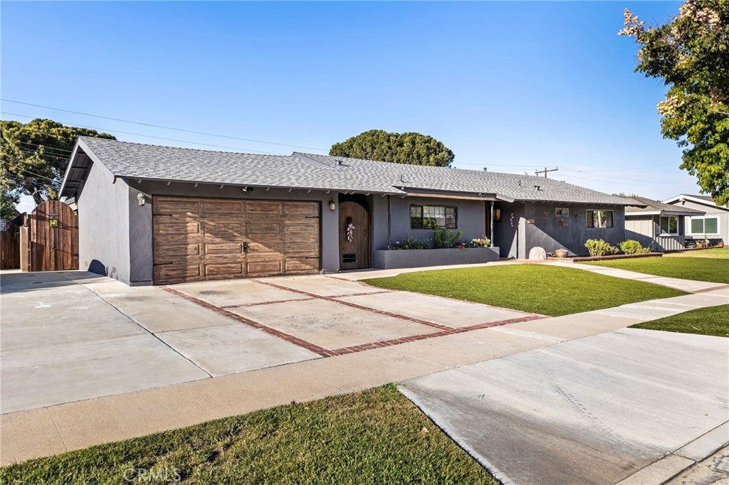 845 W Hacienda