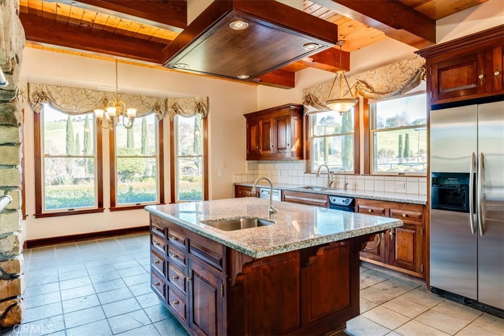 Paso Robles, California, 93446, United States, 4 Bedrooms Bedrooms, ,5 BathroomsBathrooms,Residential,Active,2016421