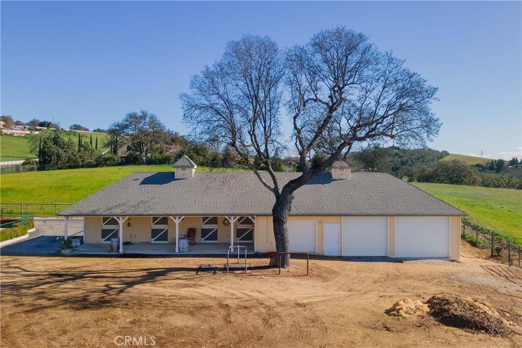 Paso Robles, California, 93446, United States, 4 Bedrooms Bedrooms, ,5 BathroomsBathrooms,Residential,Active,2016421