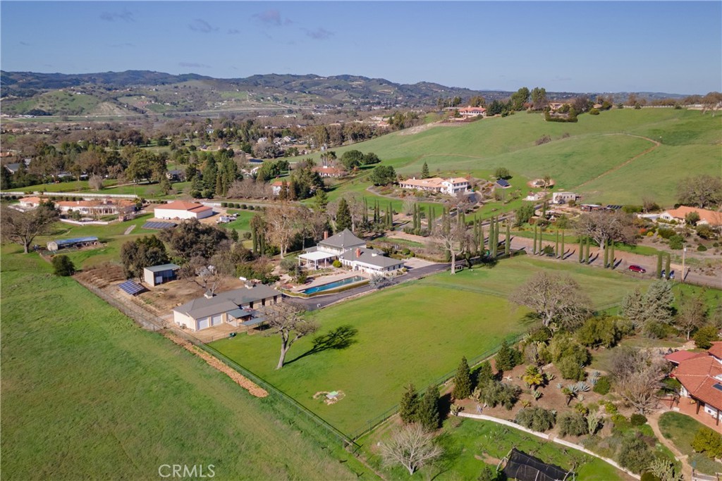 Paso Robles, California, 93446, United States, 4 Bedrooms Bedrooms, ,5 BathroomsBathrooms,Residential,Active,2016421
