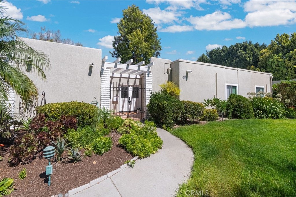 2026 Via Mariposa C, Laguna Woods CA 92637