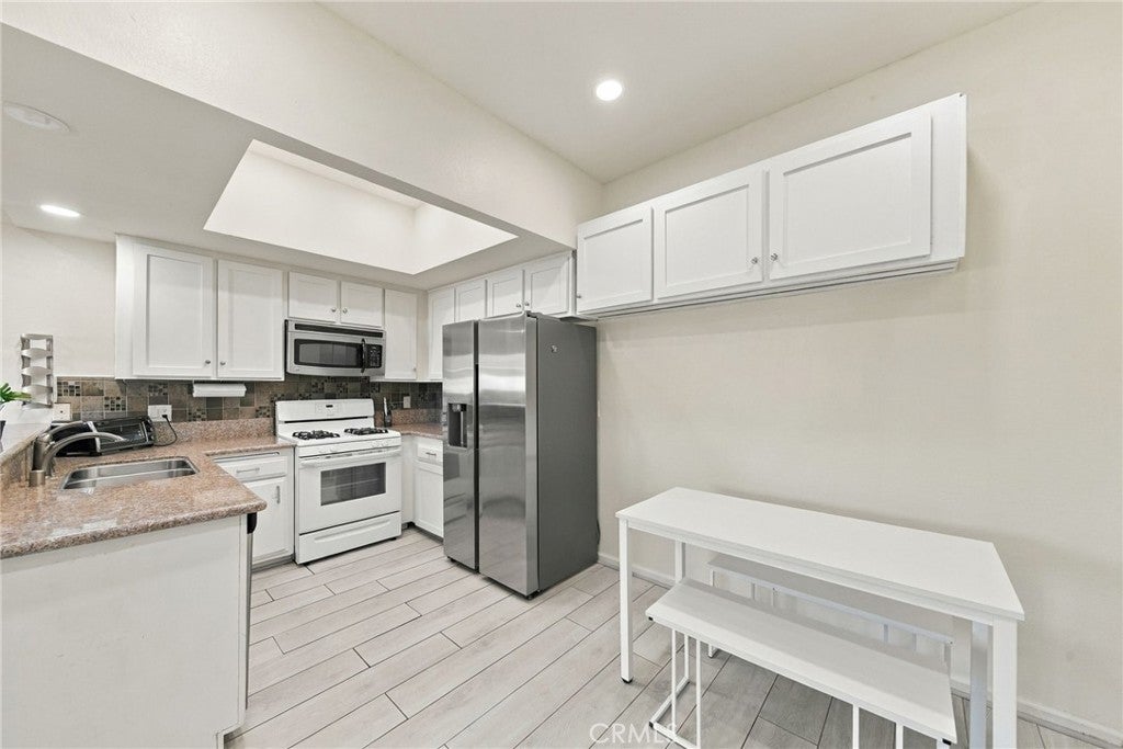 10943 Laurel Canyon Boulevard B9