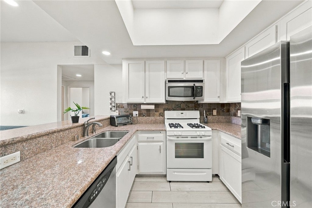 10943 Laurel Canyon Boulevard B9