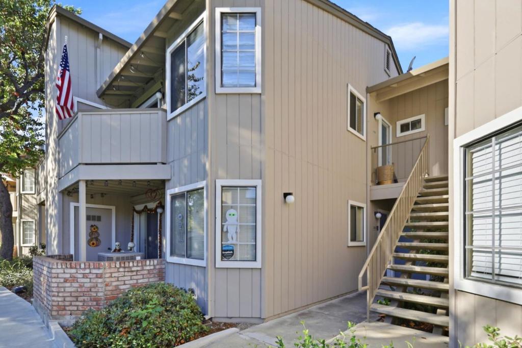 3486 Wine Barrel Way