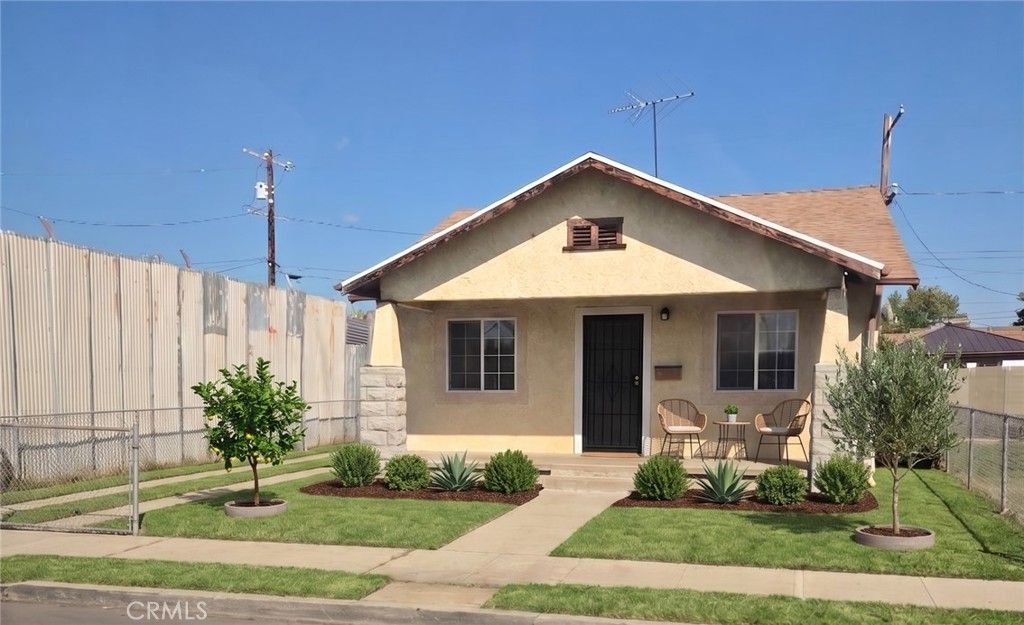 Photo of 2617 Thorpe Avenue, Los Angeles, CA 90065 (MLS # CV26084065)