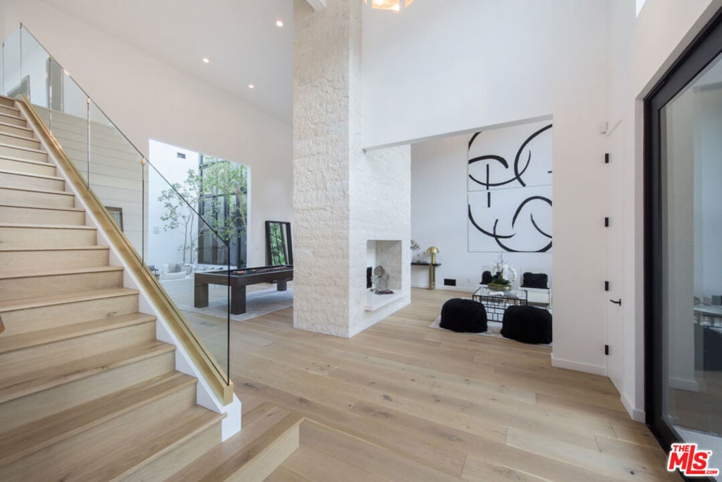 1378 N Doheny Drive