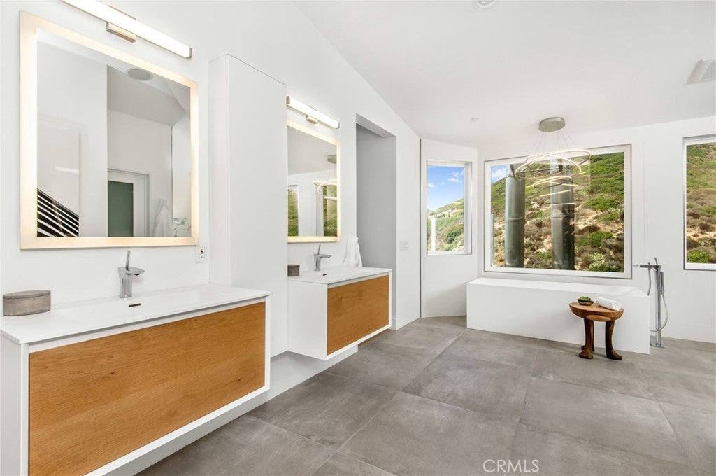 547 Temple Hills Drive, Laguna Beach CA 92651 - Photo 13