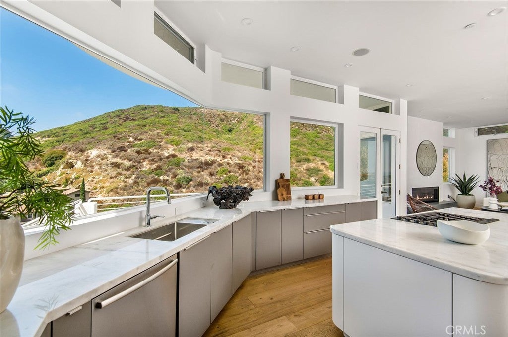 547 Temple Hills Drive, Laguna Beach CA 92651 - Photo 9