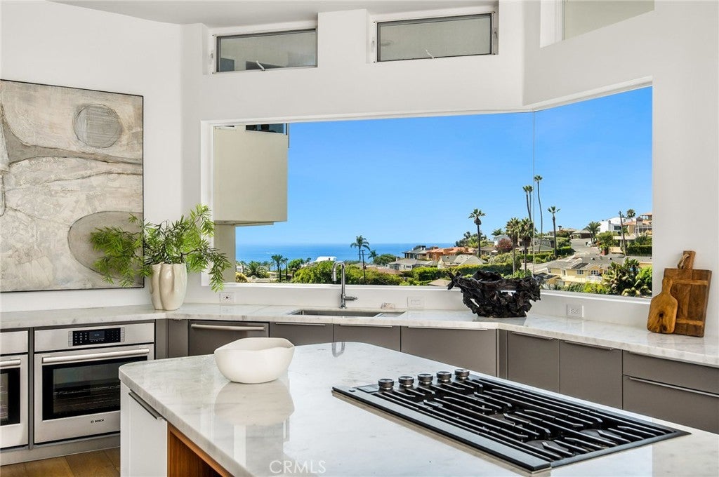 547 Temple Hills Drive, Laguna Beach CA 92651 - Photo 8
