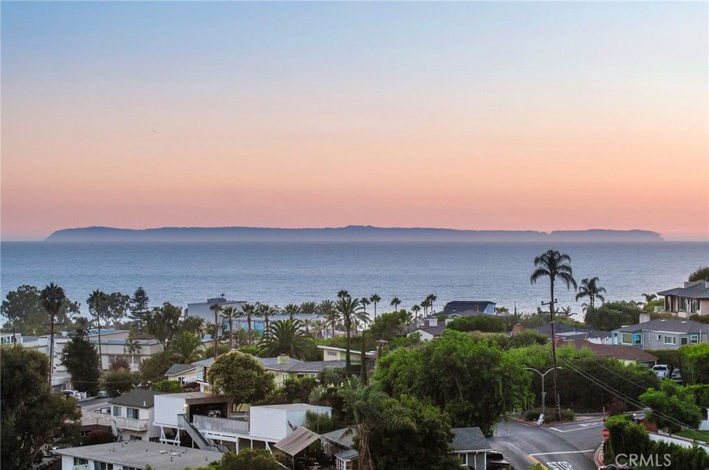 Photo of 547 Temple Hills Drive, Laguna Beach, CA 92651 (MLS # LG25268066)