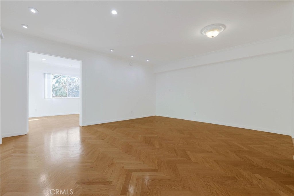 2700 Cahuenga Boulevard E 2217