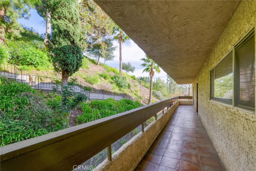 2700 Cahuenga E