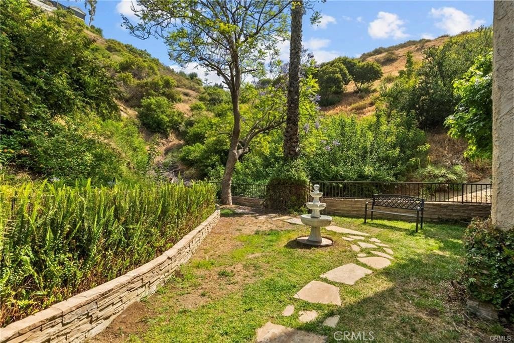 2700 Cahuenga E